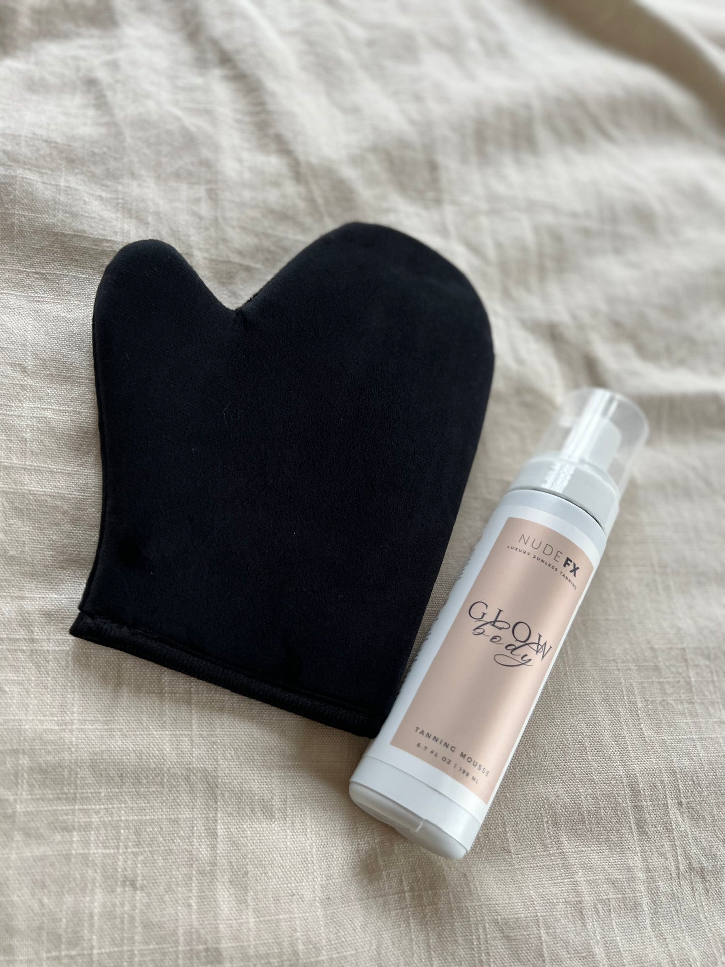 Glow Body Tanning Mousse + Applicator Mitt