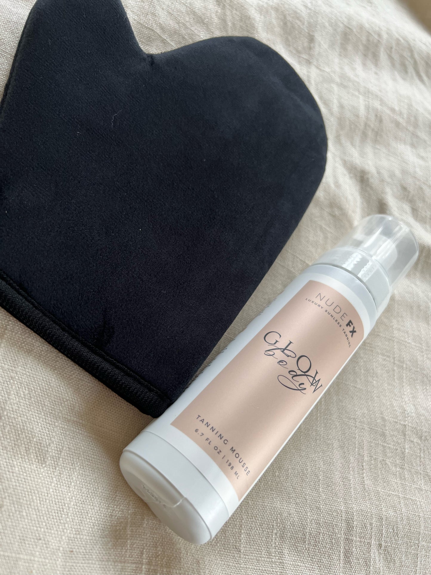 Glow Body Tanning Mousse + Applicator Mitt
