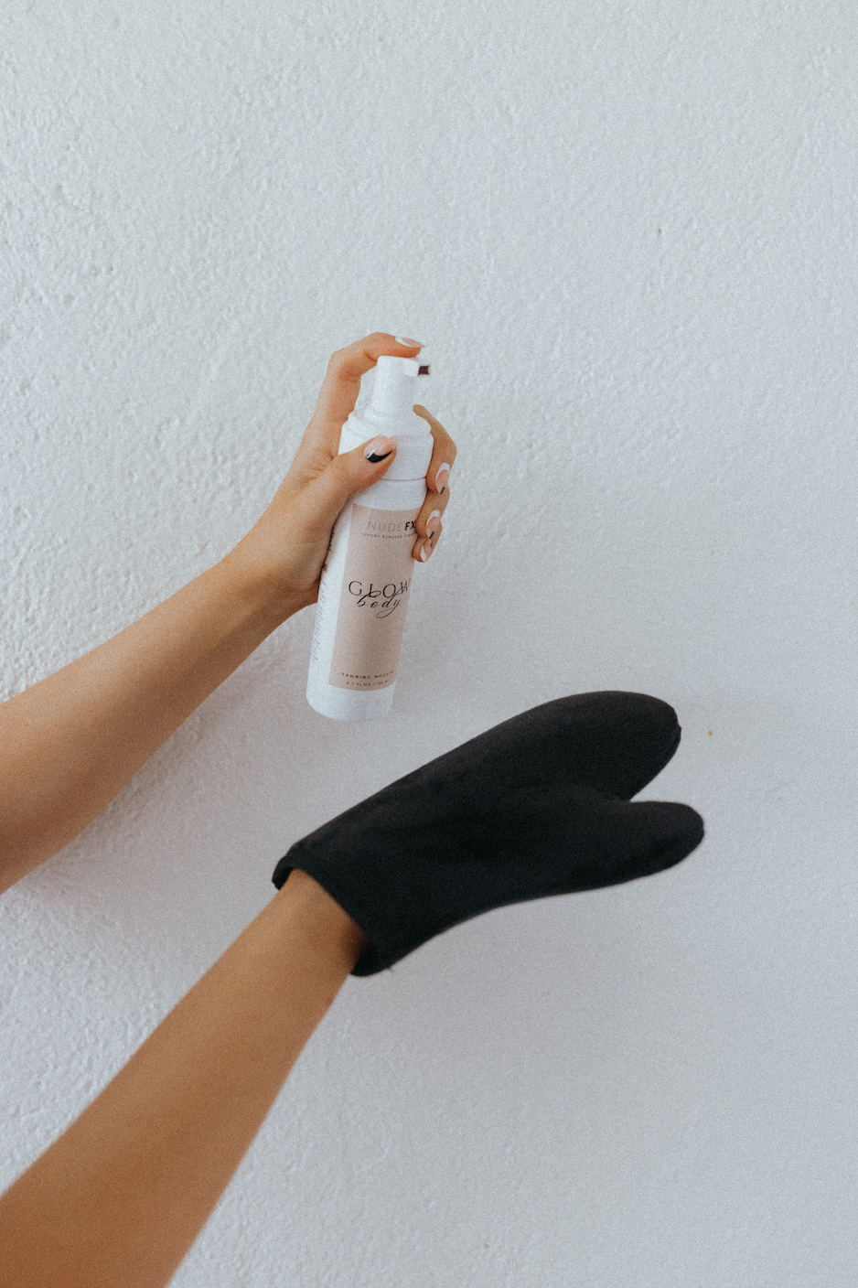 Glow Body Tanning Mousse + Applicator Mitt